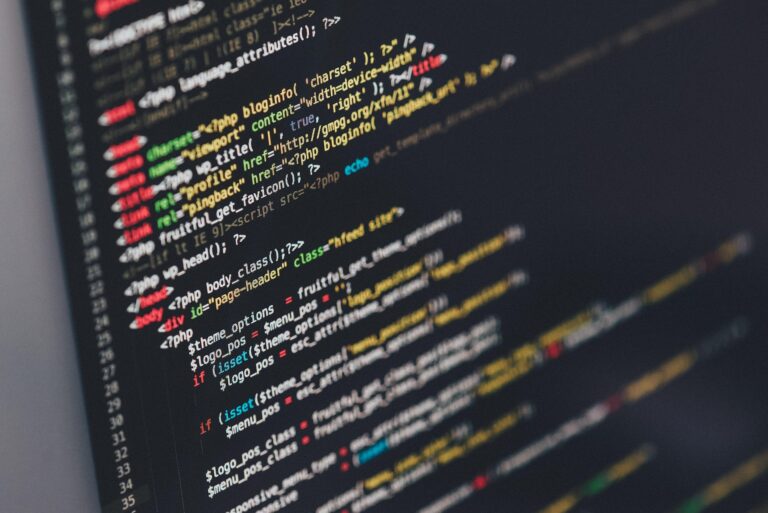 Cuándo el software estándar ya no alcanza: señales de que su empresa necesita un desarrollo a la medida